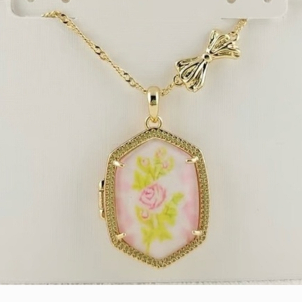 NWT Kendra Scott Love Shack Fancy Locket Gold Floral Pendant Necklace - Picture 11 of 12